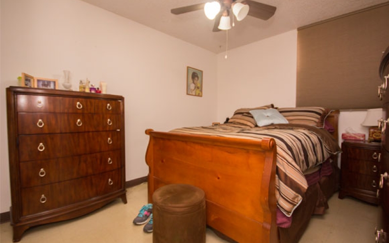 Cutler Meadows Glen Apartments unit bedroom