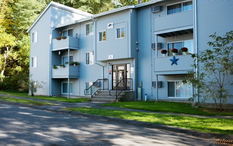 Meadowbrook Apartments exterior and entrance