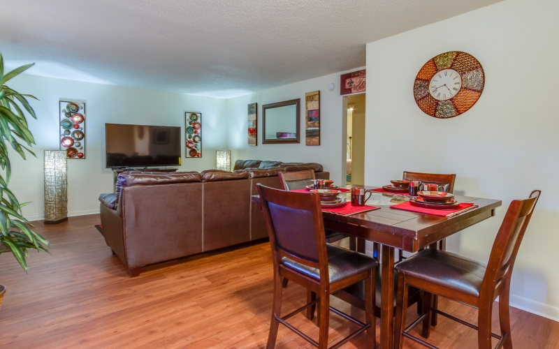 Middletowne Apartments living and dining room