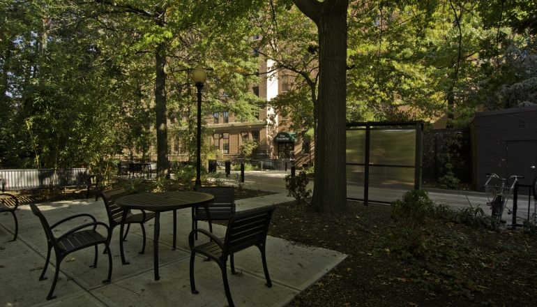 Franklin Square Apartments courtyard
