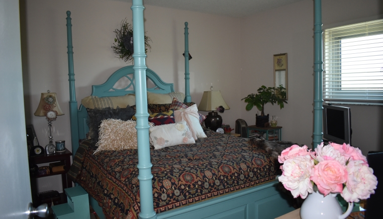Trinity Towers South unit bedroom