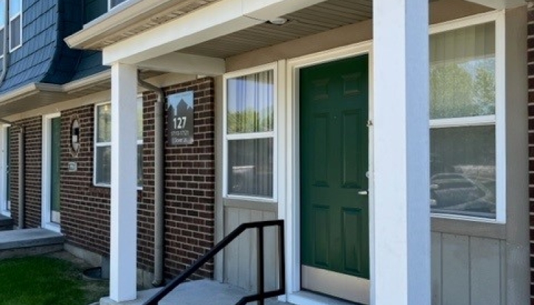 Hawthorne Place Entryway