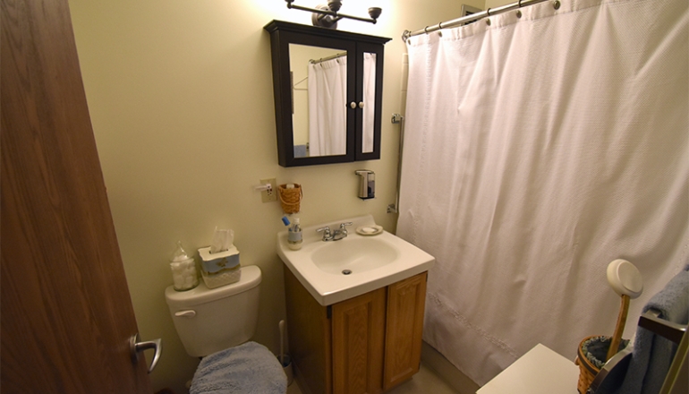 Riverview unit bathroom