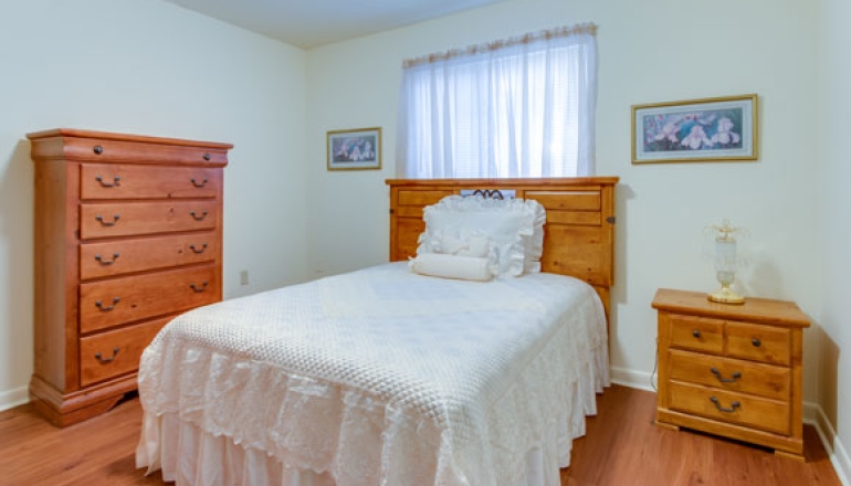 Middletowne Apartments unit bedroom