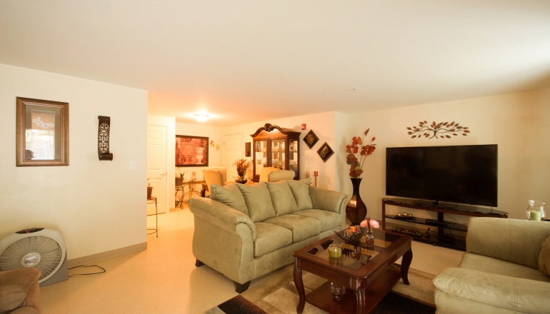 Meadowbrook Apartments unit livingroom