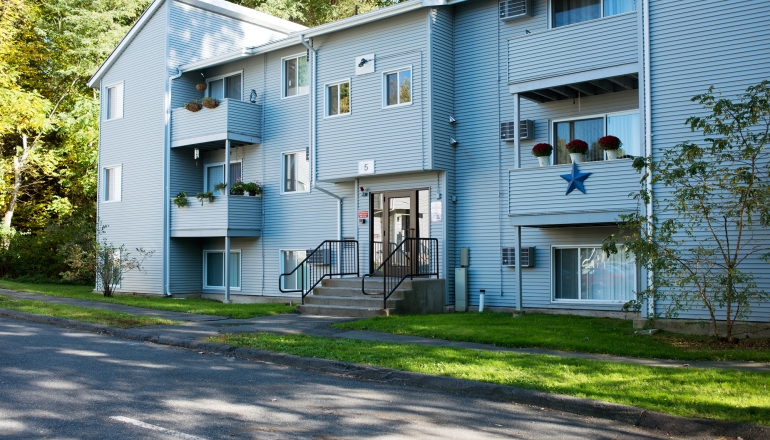 Meadowbrook Apartments exterior and entrance