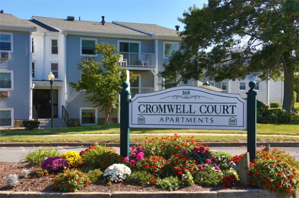 Cromwell Court Sign