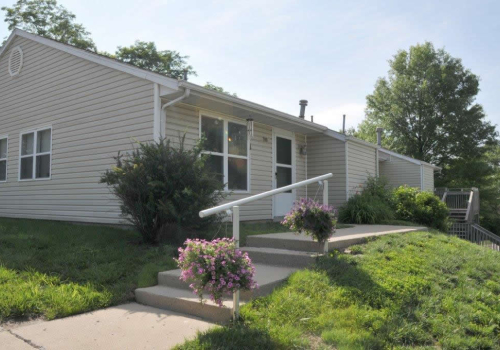 Crestview Village Apartments (MO)